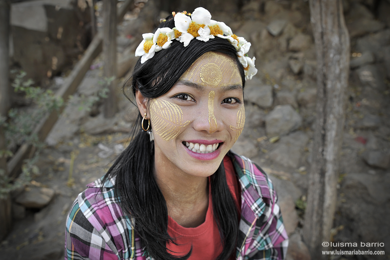 woman myanmar burma make-up thanaka